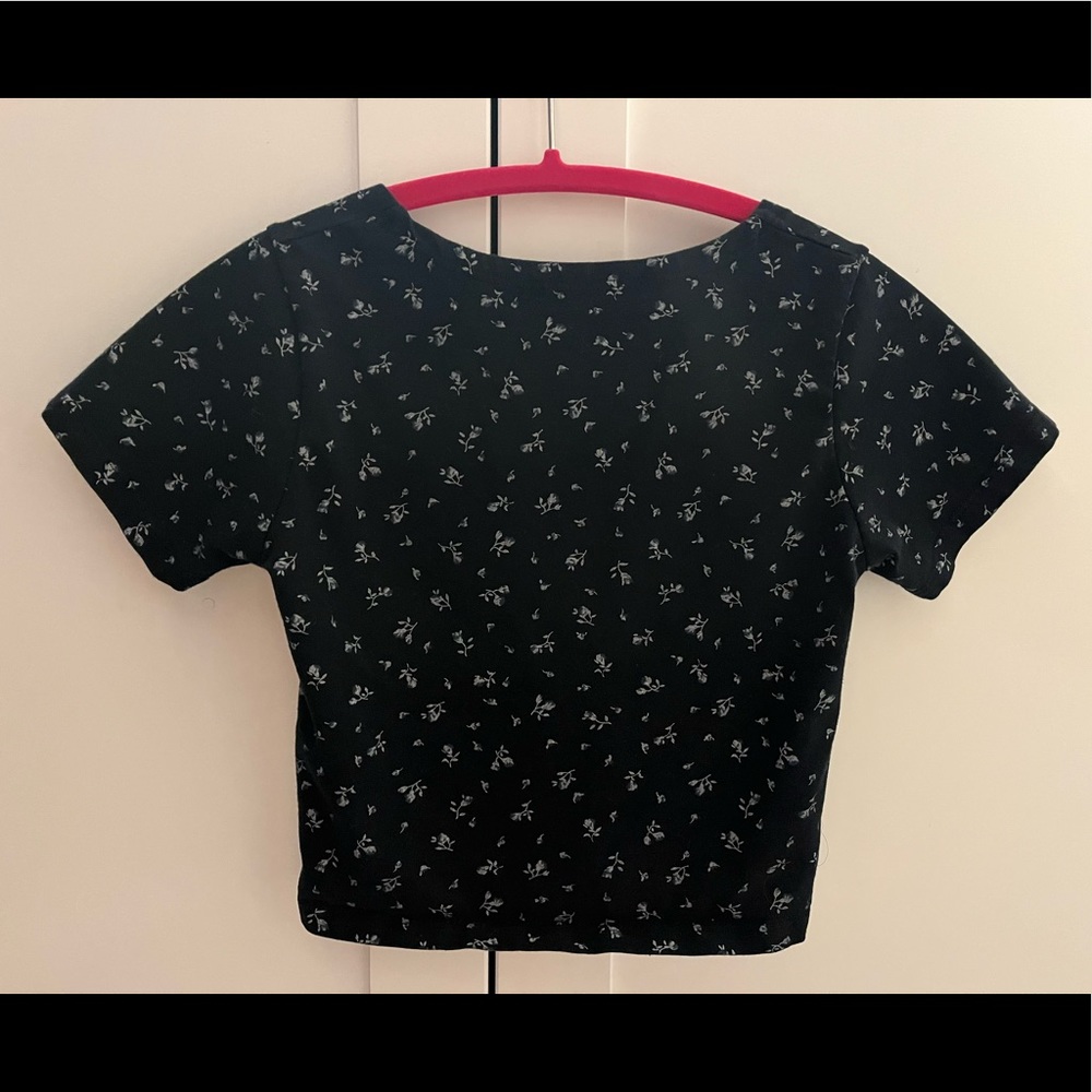 cropped brandy Melville Amara shirt - Picture 3 of 3